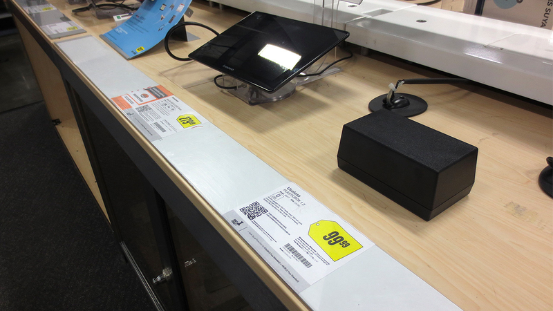 Illustration for article titled Artist Pranks Best Buy Shoppers With a Fake Useless Plastic Black Box